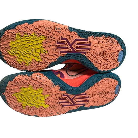 Men’s Nike Kyrie Low 4 EP 1 World 1 People Size 13 - Picture 8 of 10